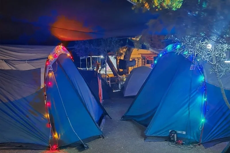 Foça Campingplatz Remzi'nin Yeri Kamp & Karavan | Campingzelt — Çadır Fotoğrafı (1/1)